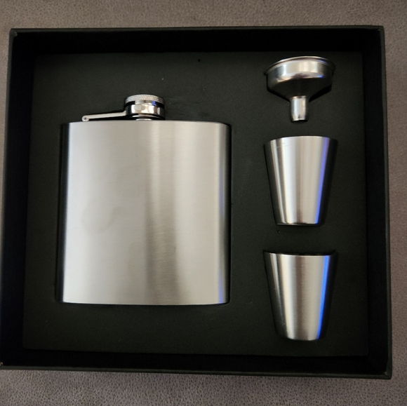 True Fiasco Flask and Shot Glass Set - Stainless Steel - Picture 2 of 3